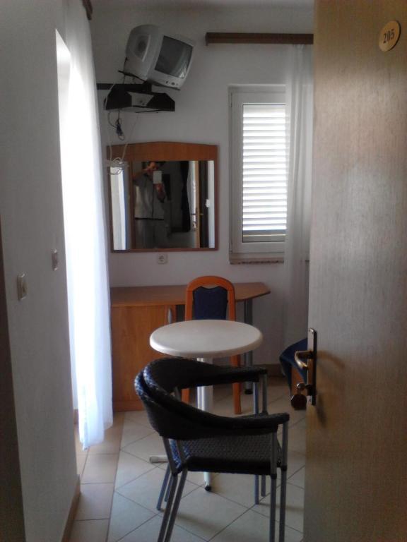 Guest House Frane Pag Town Buitenkant foto