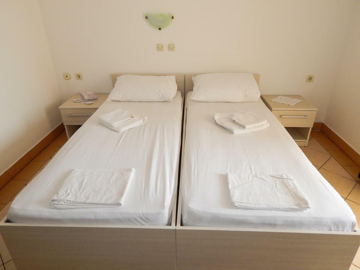 Guest House Frane Pag Town Buitenkant foto